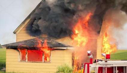 After the dog discovered that the house was on fire, he tried his best to wake up the 10-year-old boy and cried after watching the ending.